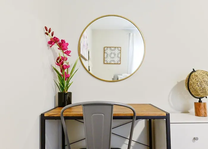 *Lux Modern Townhome * Downtown* King Beds * Duke*